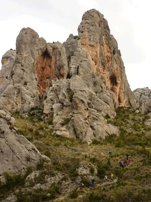 grupo escalando en calcena